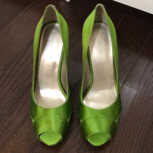 Lime green Nine West heels - like new - Picture 2 of 3
